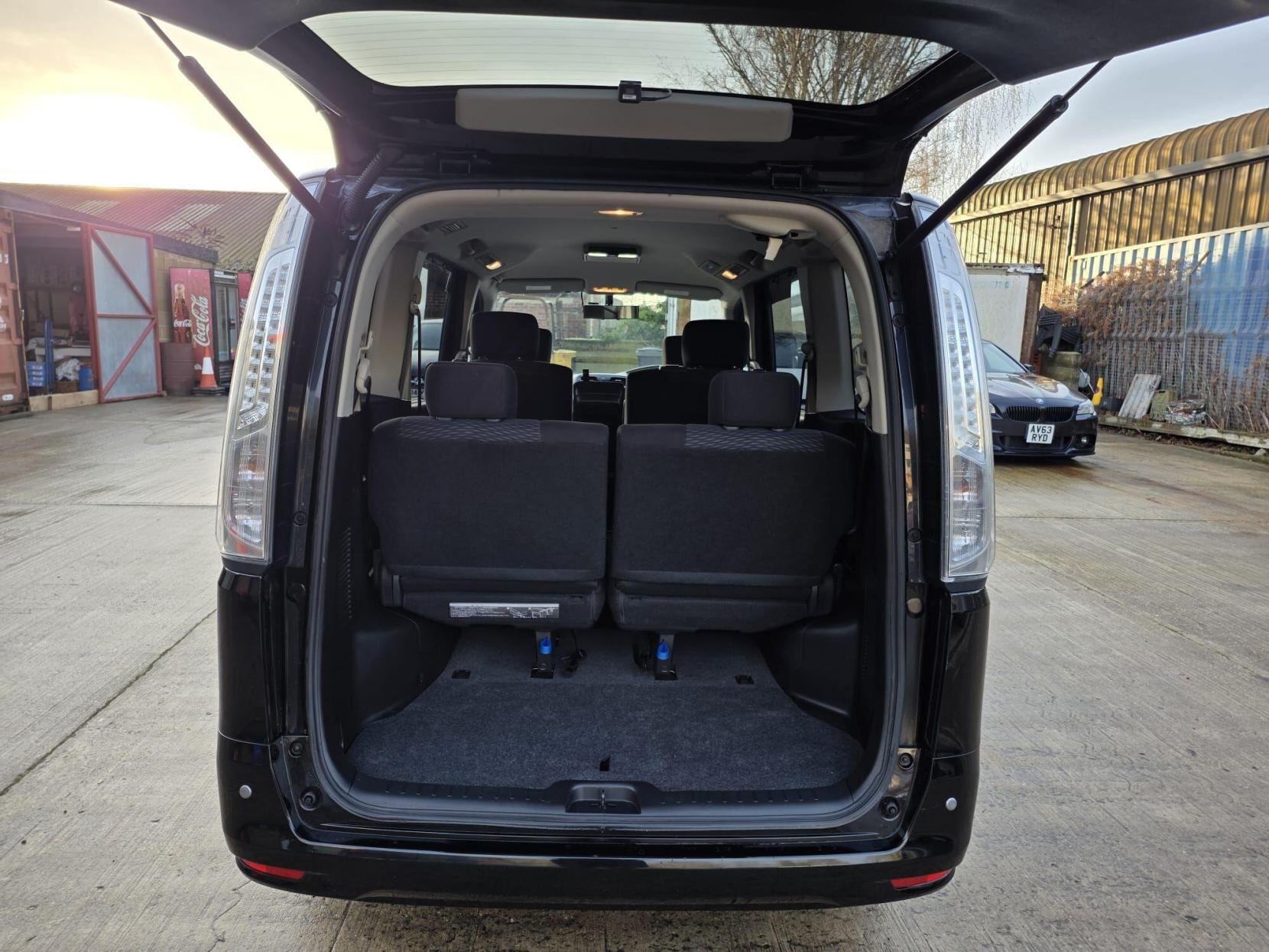 Nissan Serena 2.0 S-Hybrid 20X Highway Star Auto