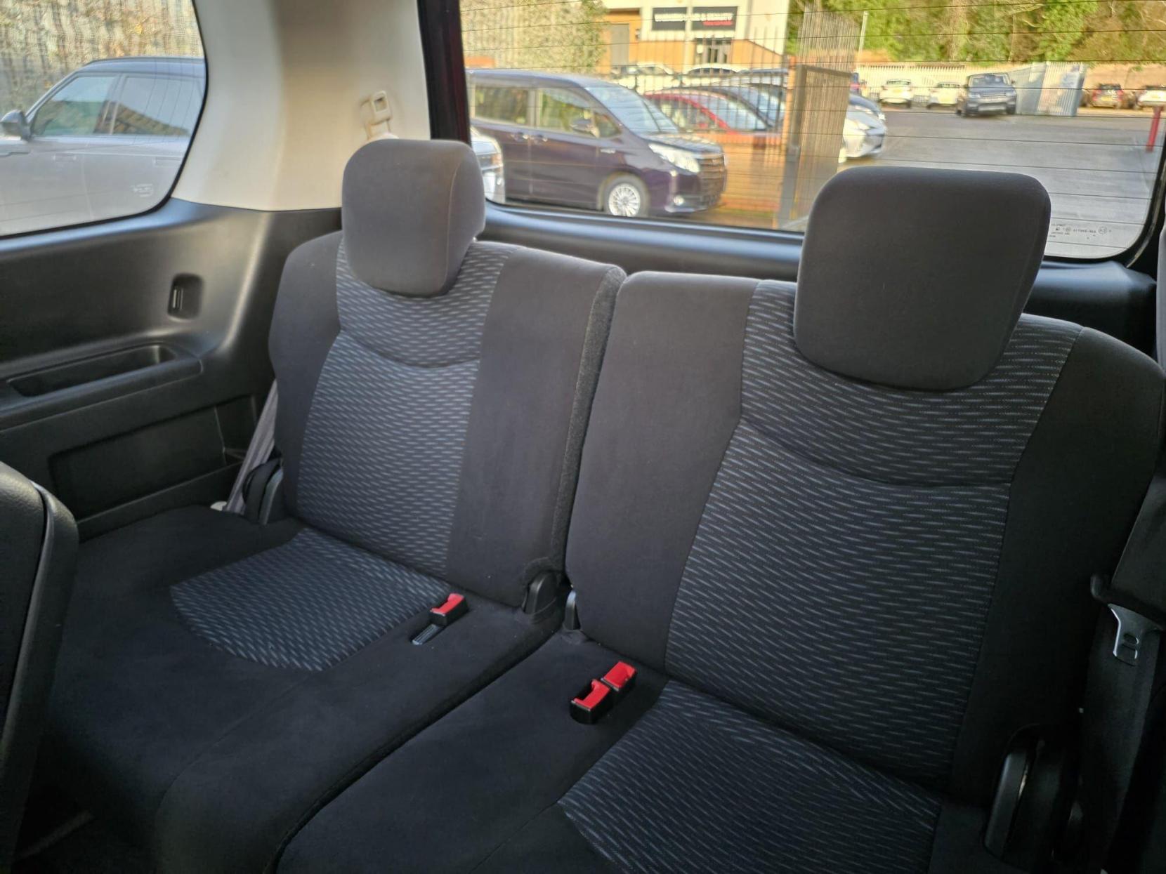 Nissan Serena 2.0 S-Hybrid 20X Highway Star Auto