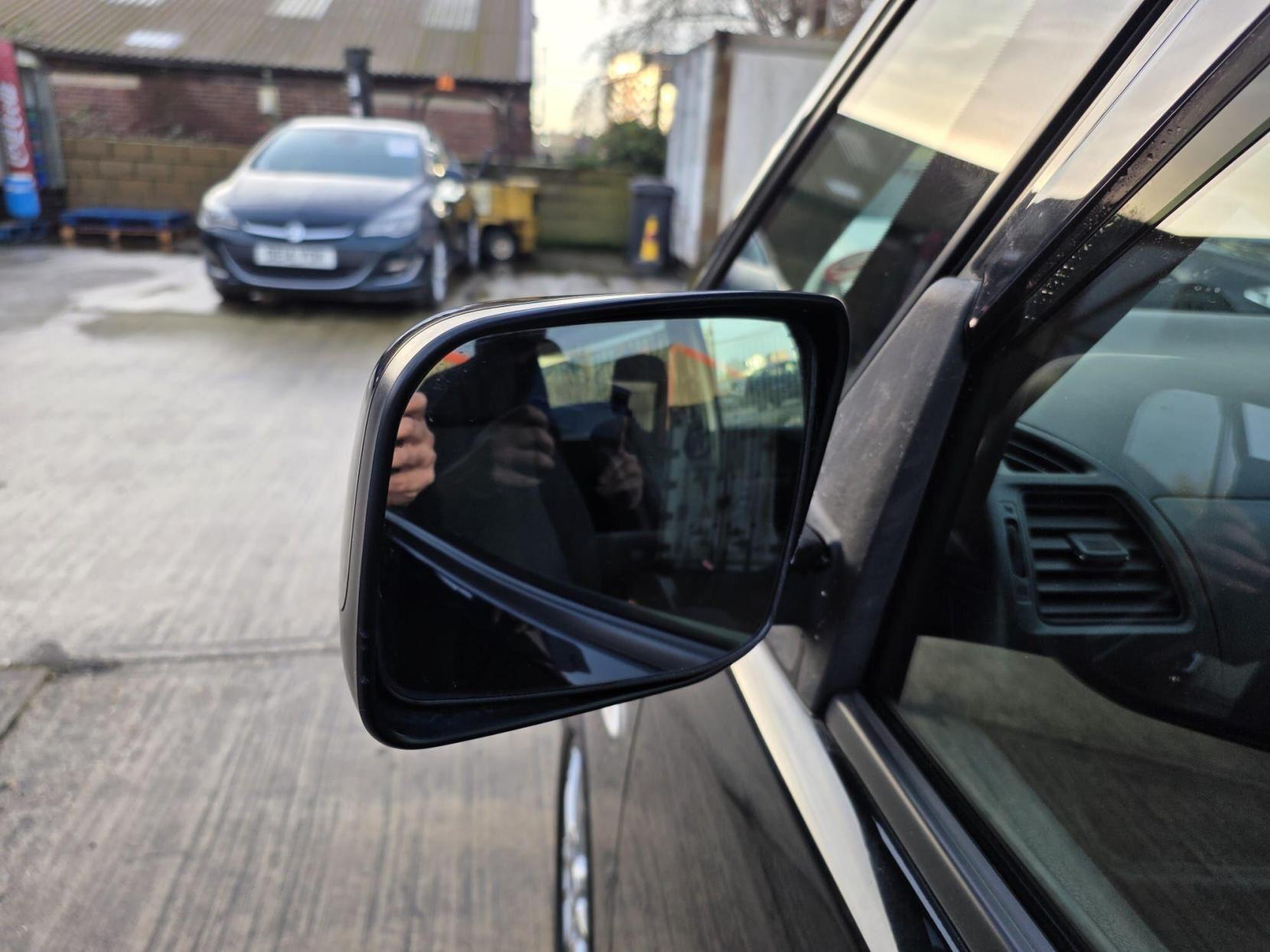 Nissan Serena 2.0 S-Hybrid 20X Highway Star Auto