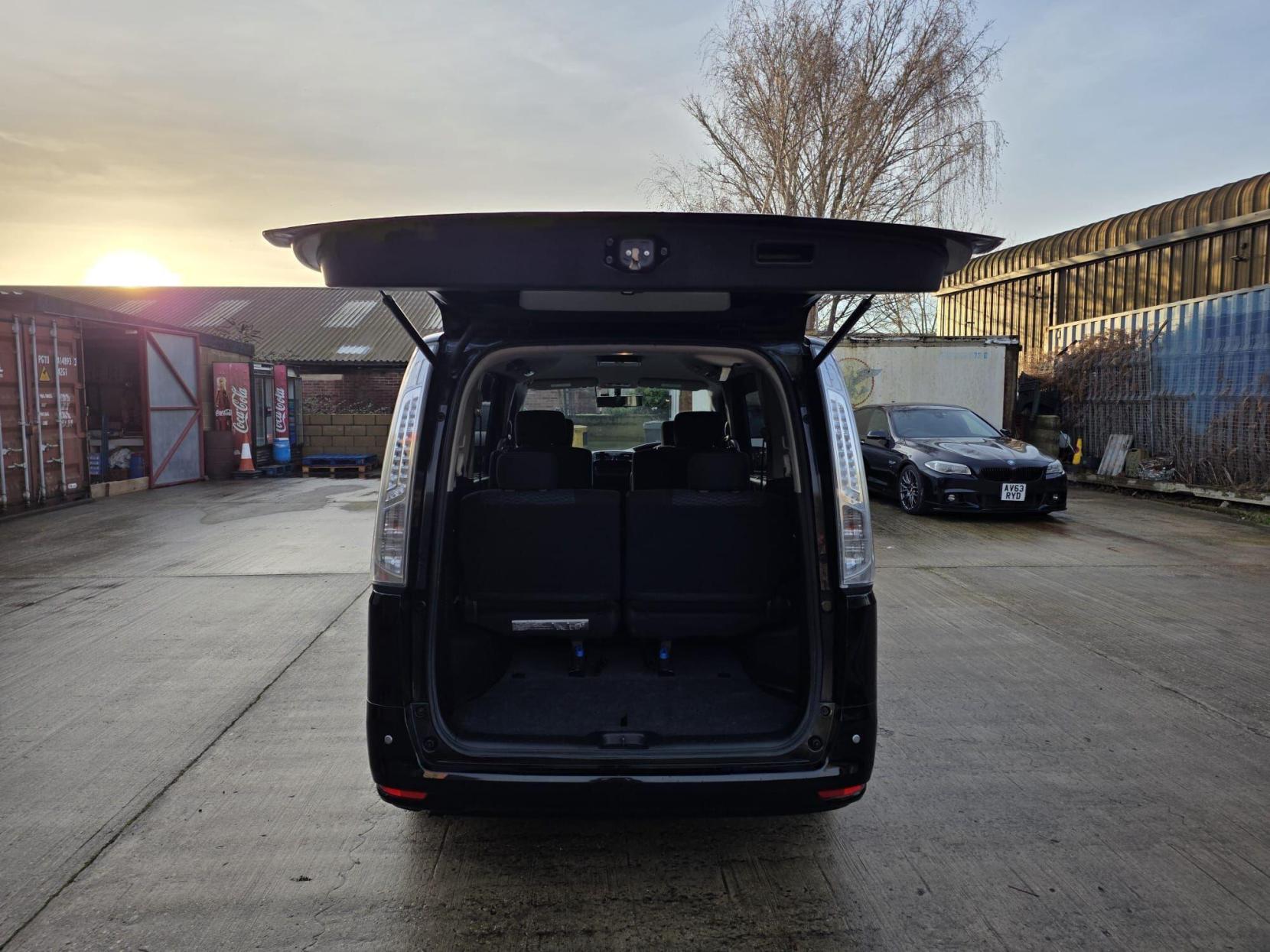 Nissan Serena 2.0 S-Hybrid 20X Highway Star Auto