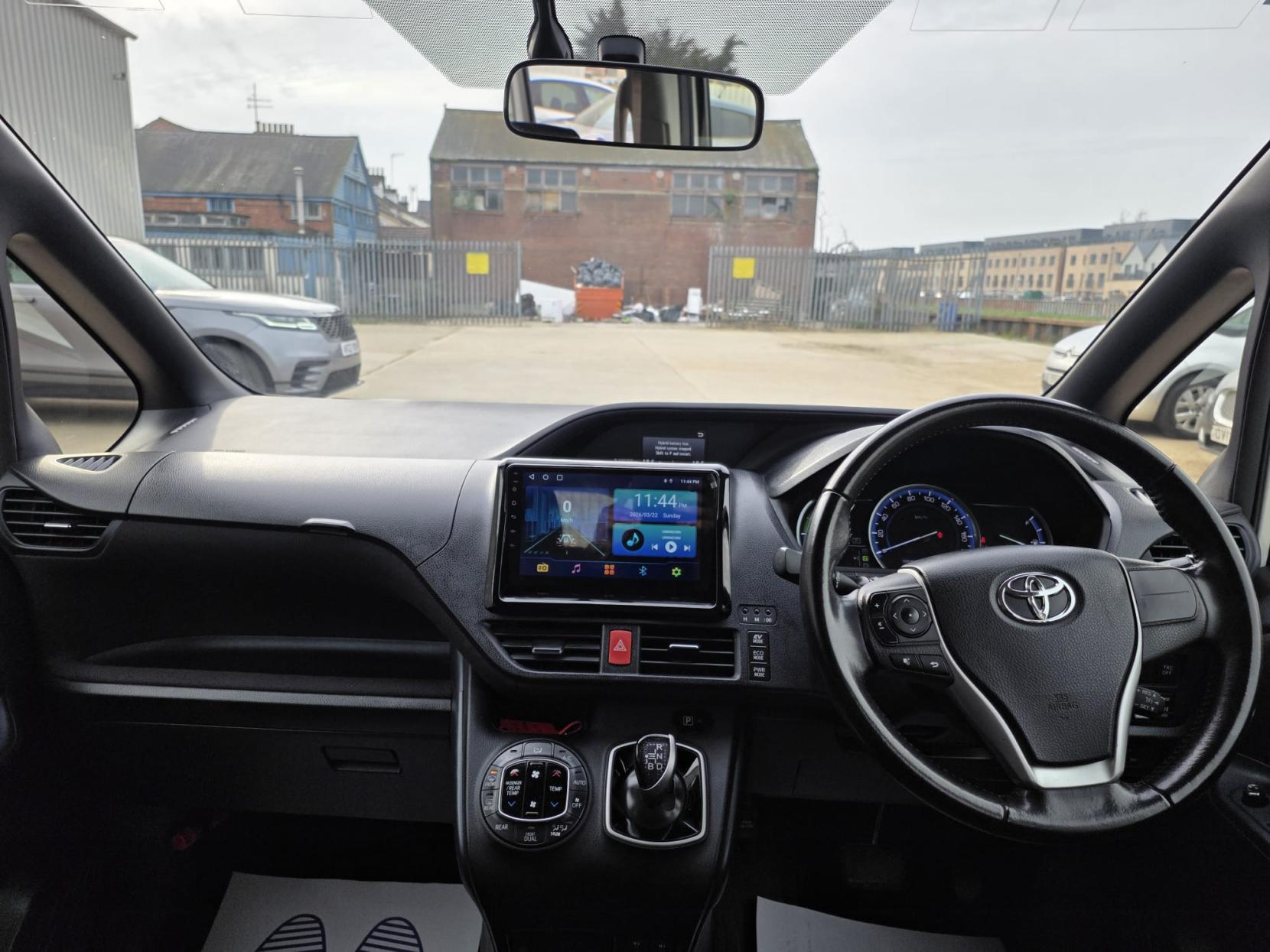 Toyota Noah 1.8L Hybrid G ZWR80