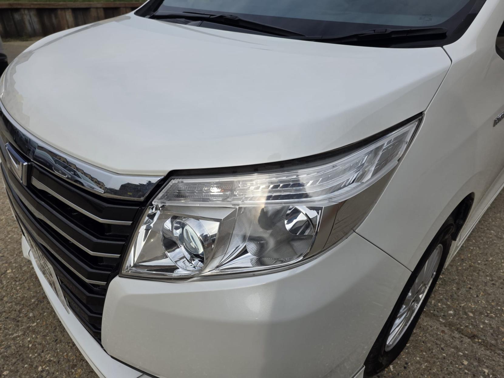 Toyota Noah 1.8L Hybrid G ZWR80