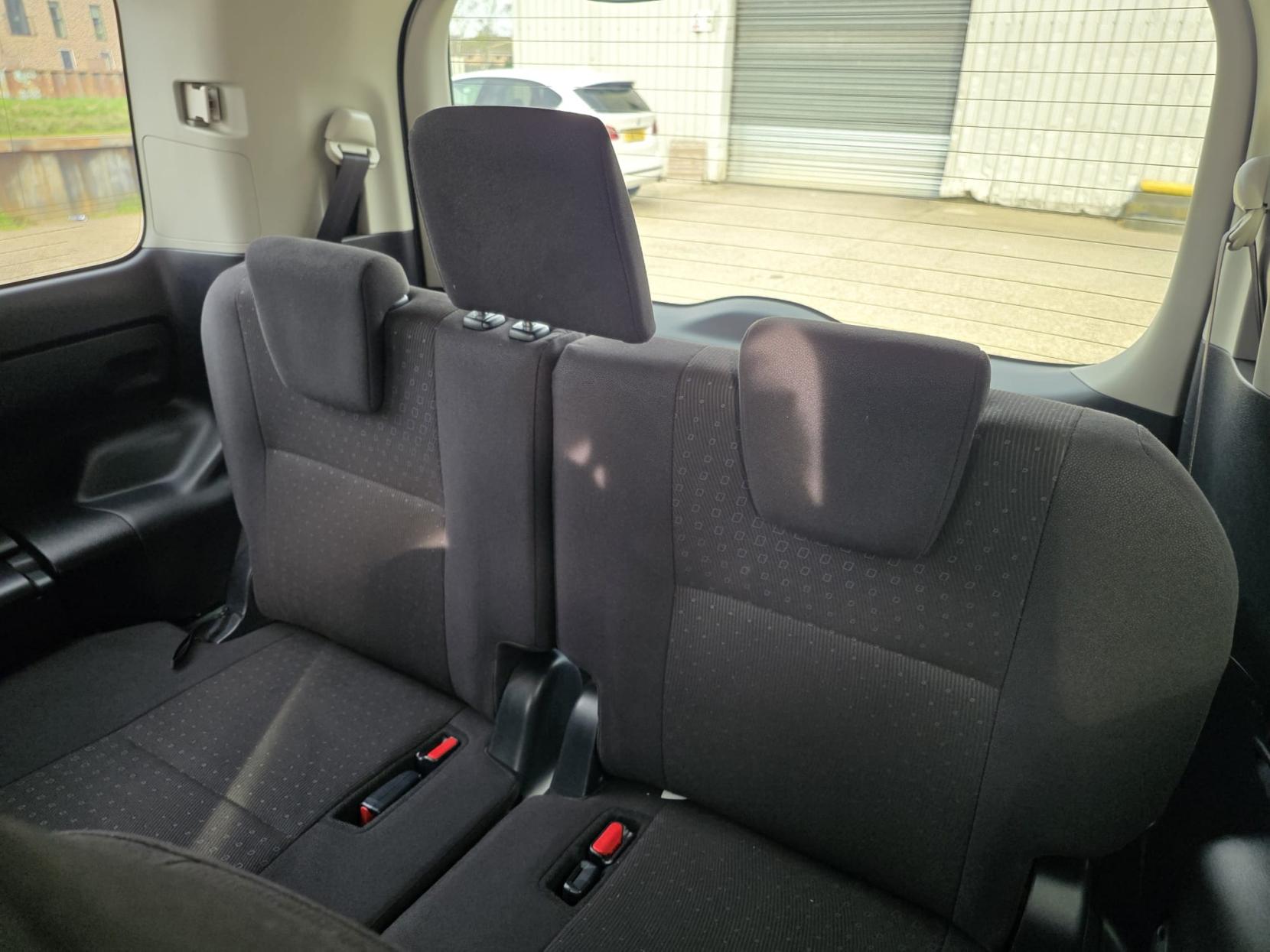 Toyota Noah 1.8L Hybrid G ZWR80