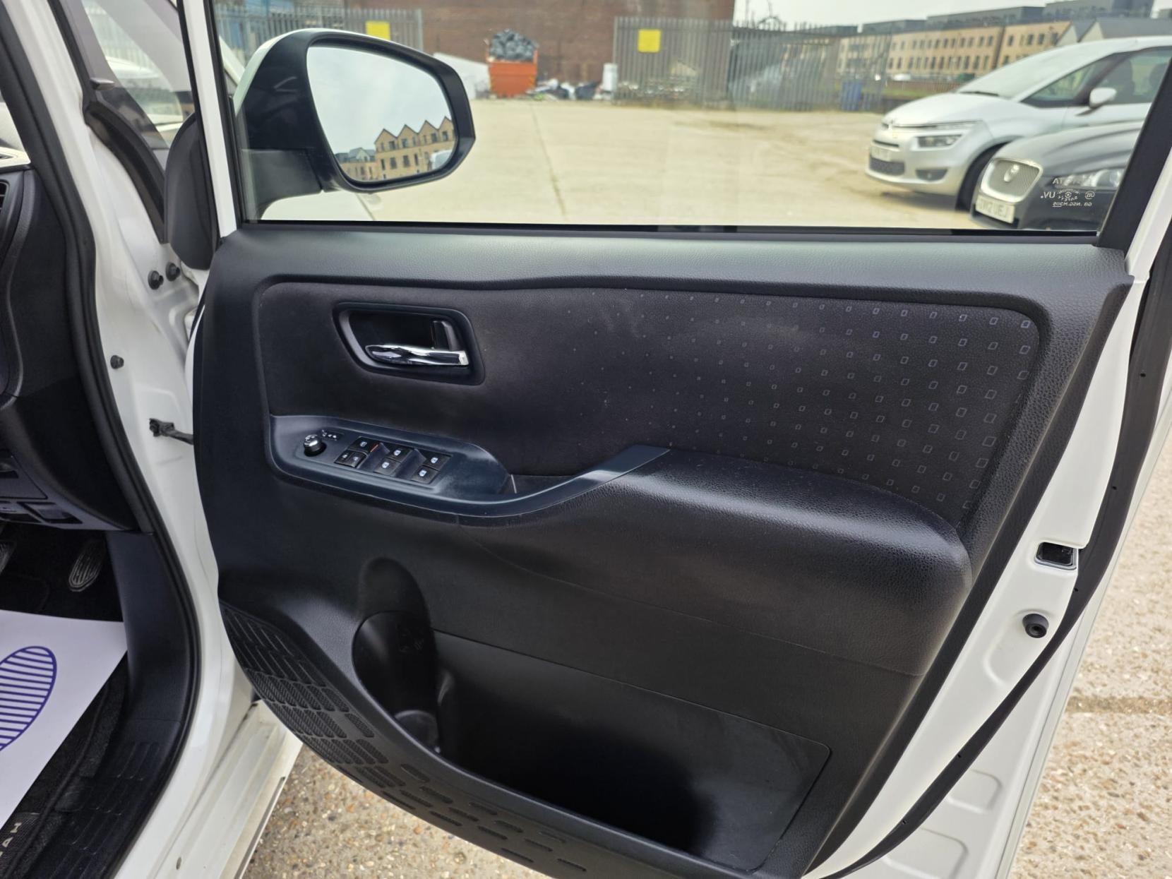 Toyota Noah 1.8L Hybrid G ZWR80