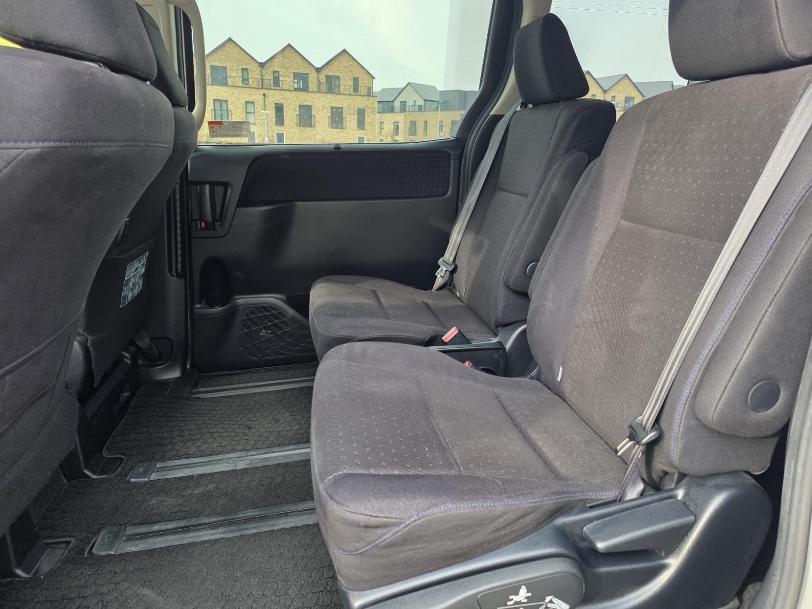 Toyota Noah 1.8L Hybrid G ZWR80