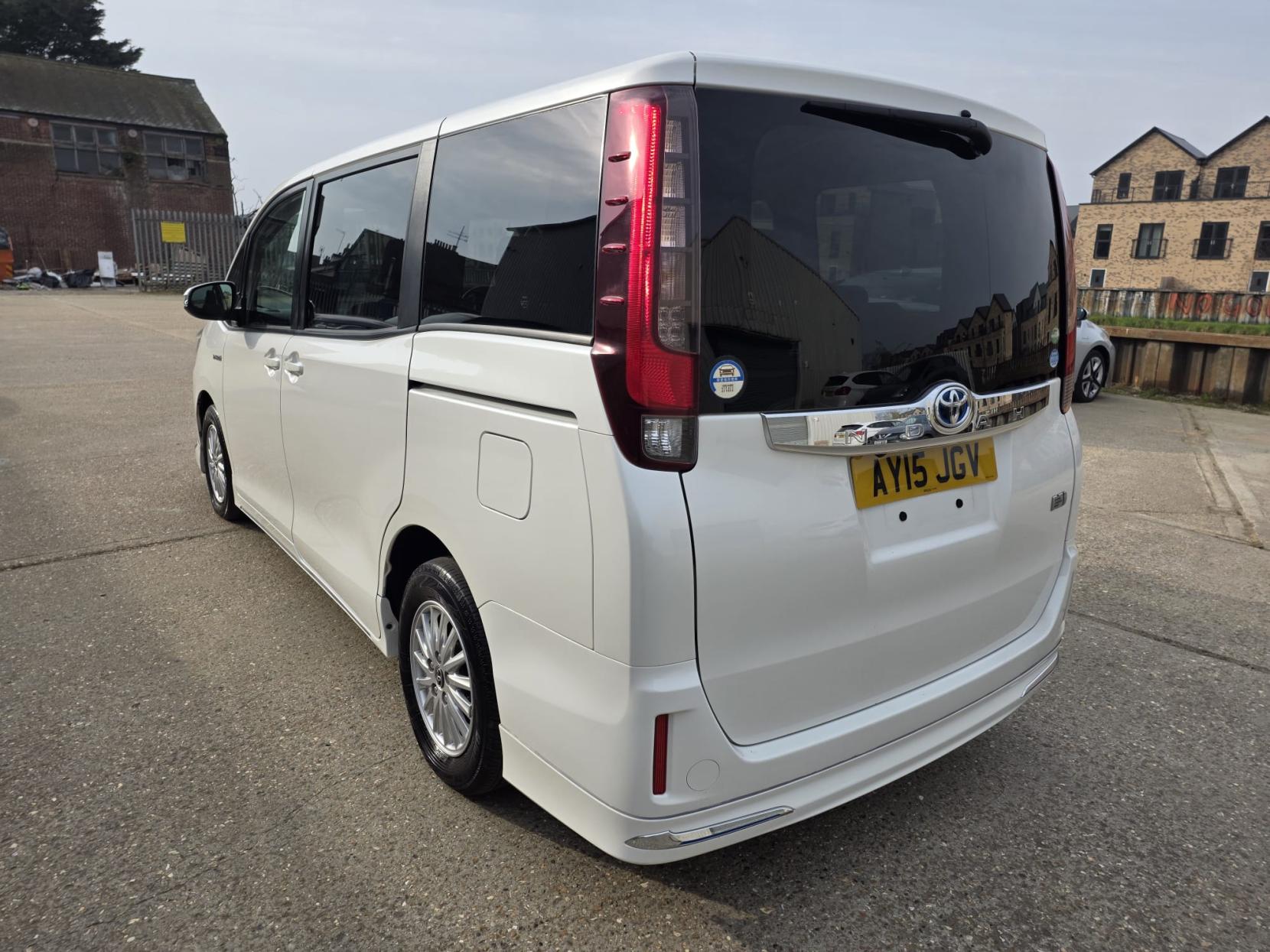 Toyota Noah 1.8L Hybrid G ZWR80