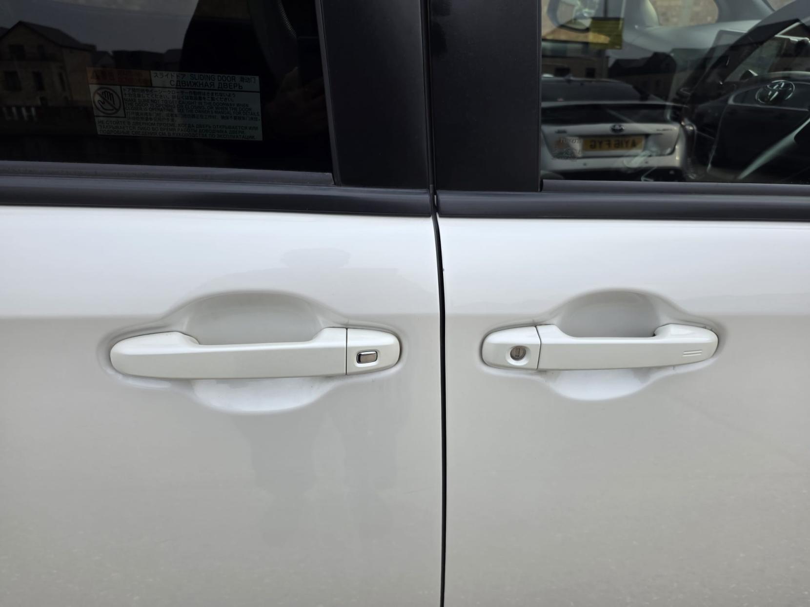 Toyota Noah 1.8L Hybrid G ZWR80