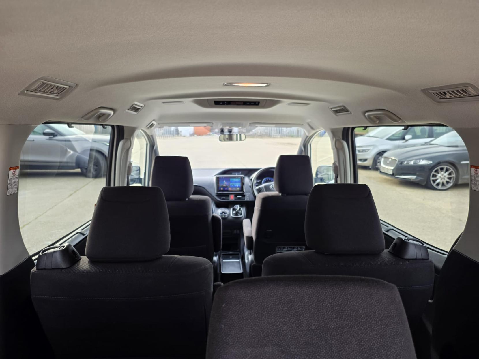 Toyota Noah 1.8L Hybrid G ZWR80