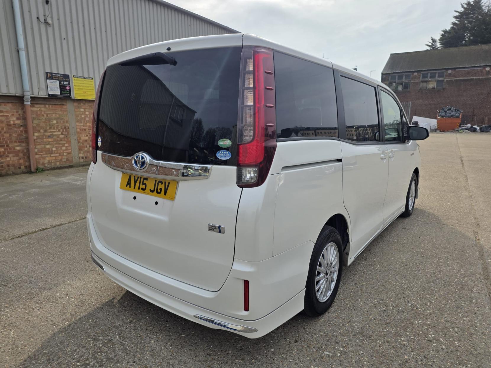 Toyota Noah 1.8L Hybrid G ZWR80