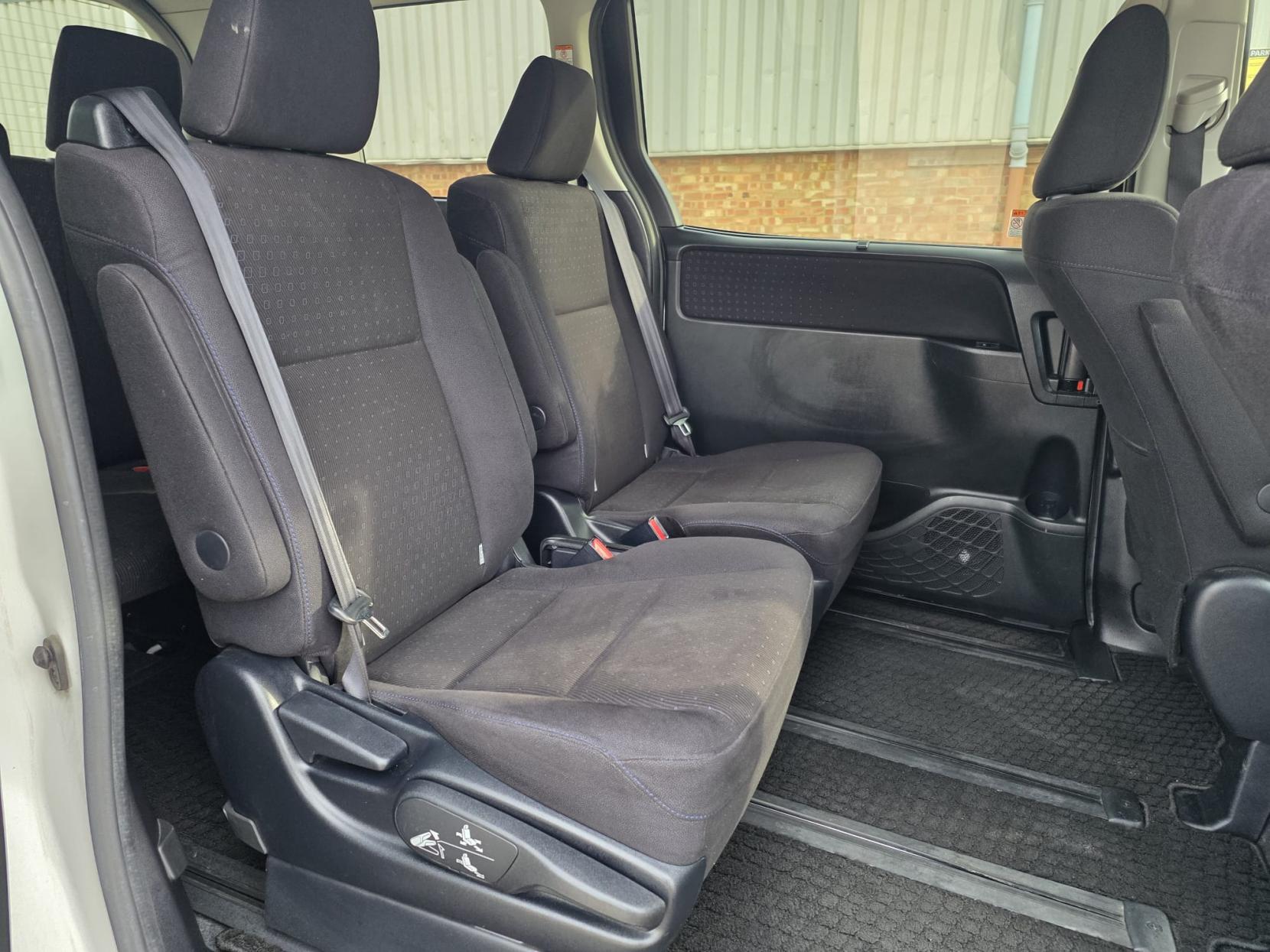 Toyota Noah 1.8L Hybrid G ZWR80