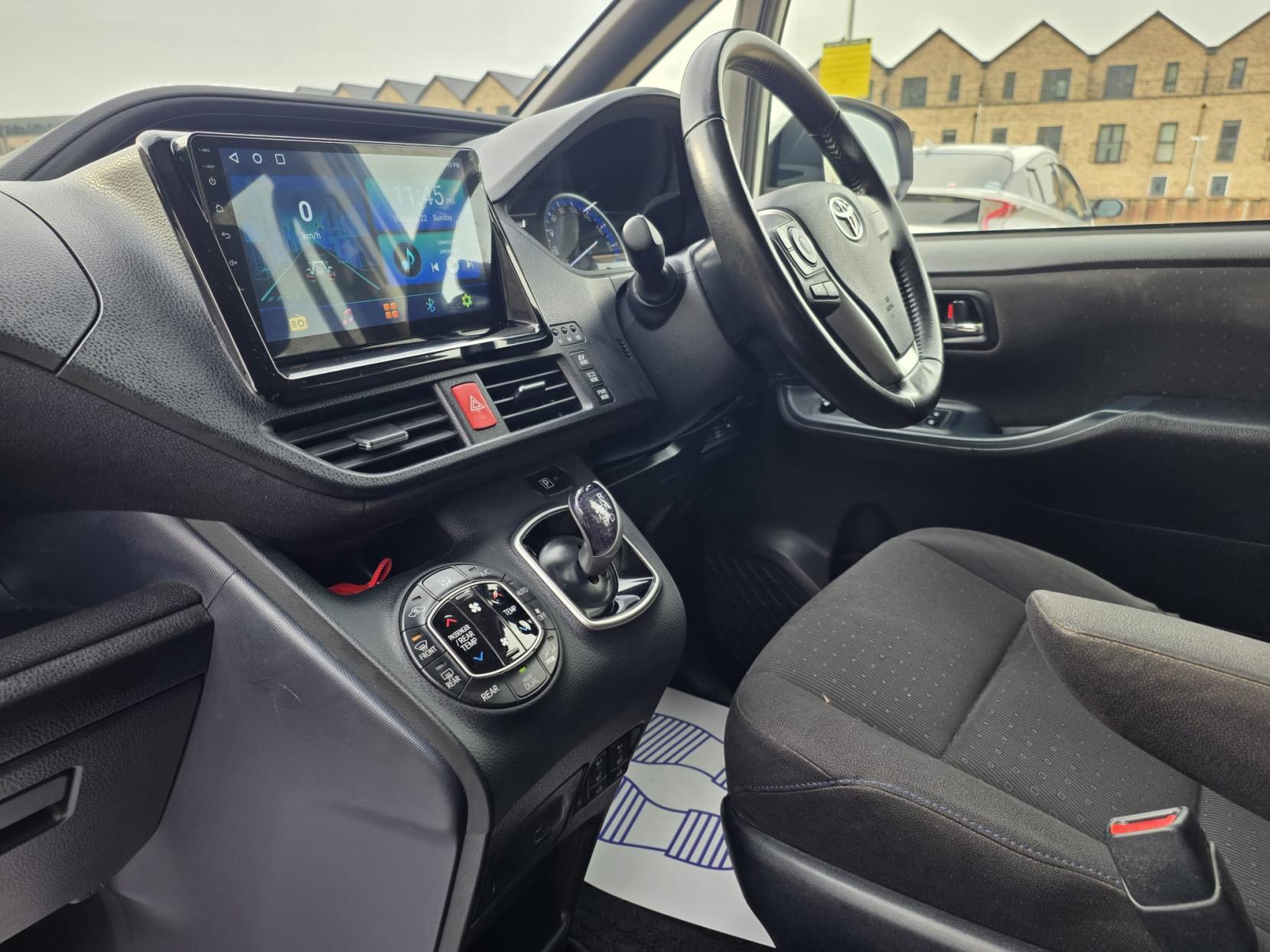 Toyota Noah 1.8L Hybrid G ZWR80