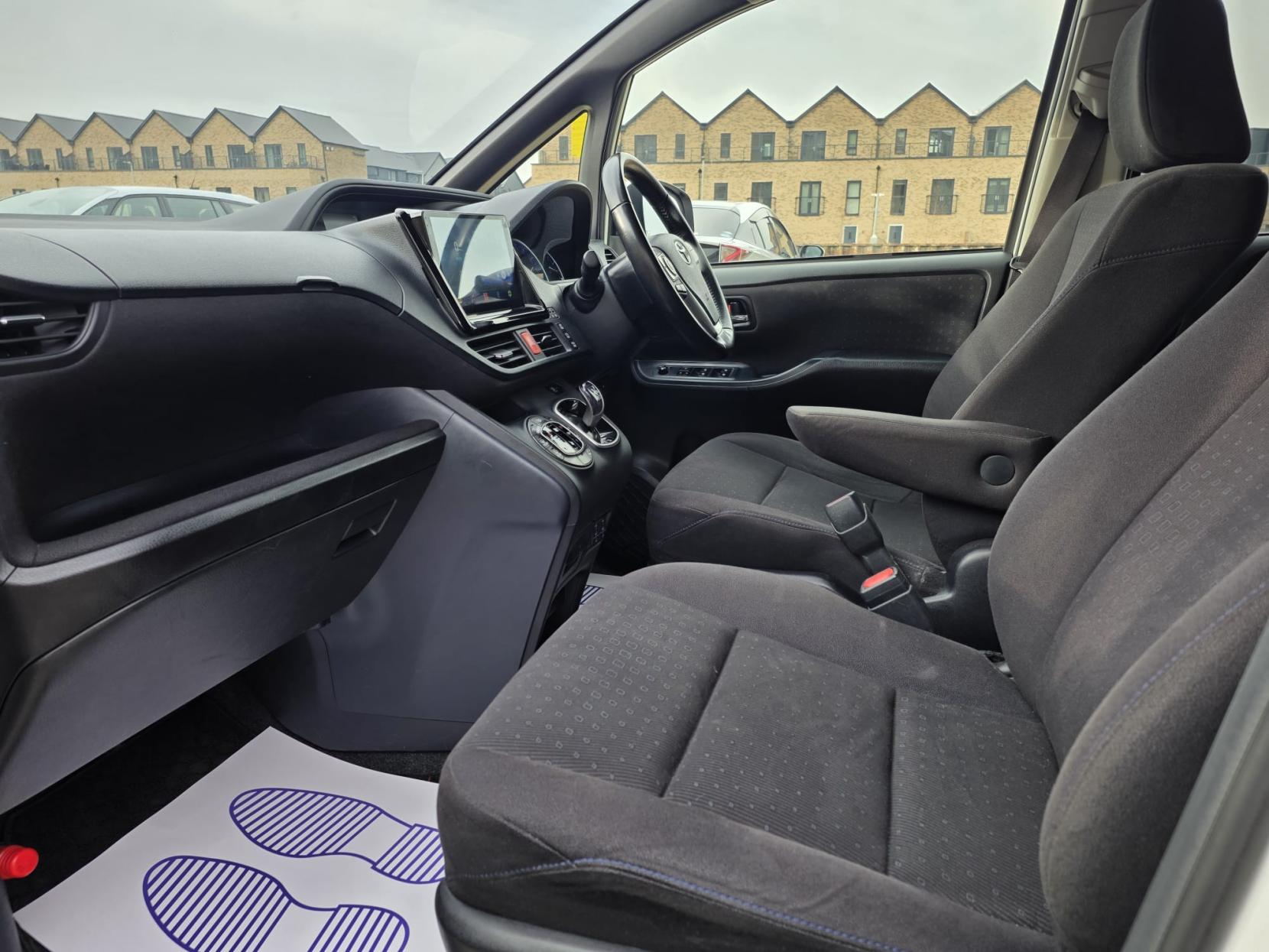 Toyota Noah 1.8L Hybrid G ZWR80