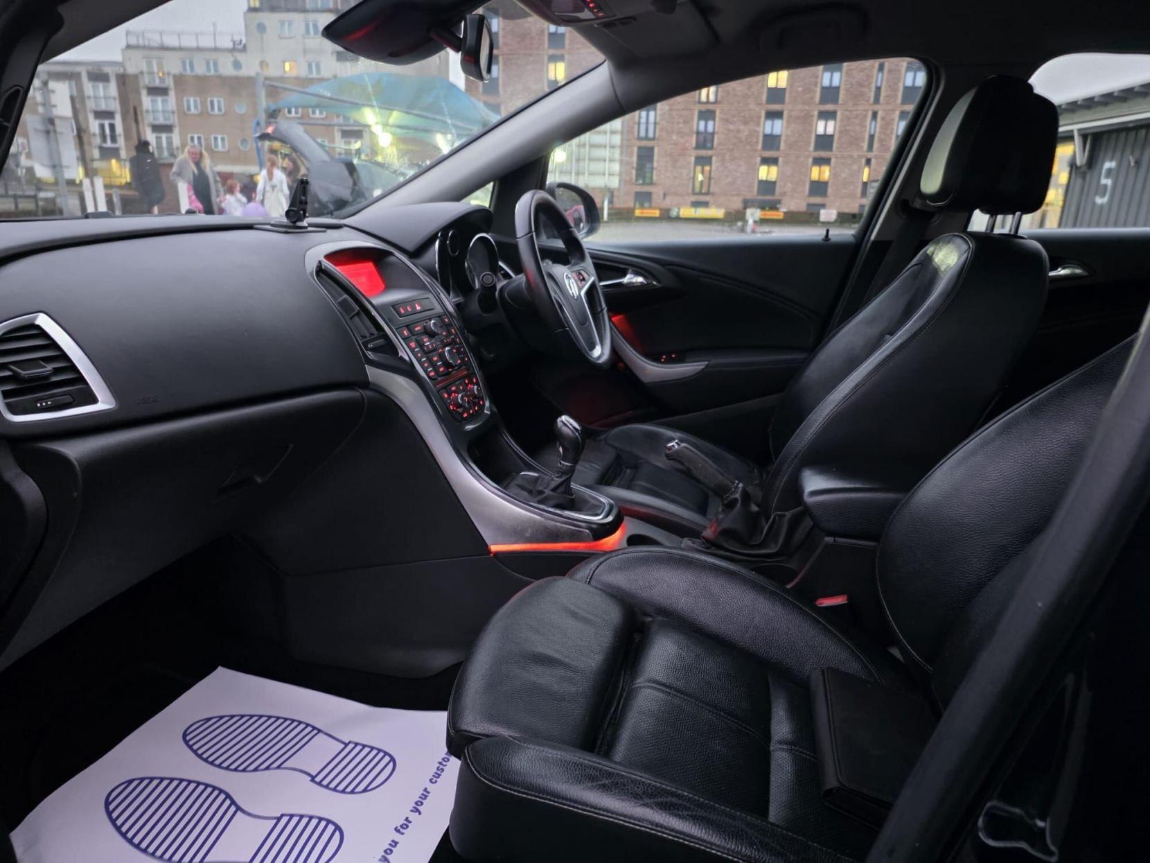 Vauxhall Astra 2.0 CDTi ecoFLEX Elite Euro 5 (s/s) 5dr