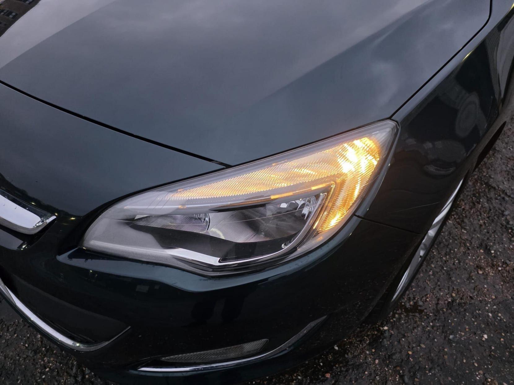 Vauxhall Astra 2.0 CDTi ecoFLEX Elite Euro 5 (s/s) 5dr