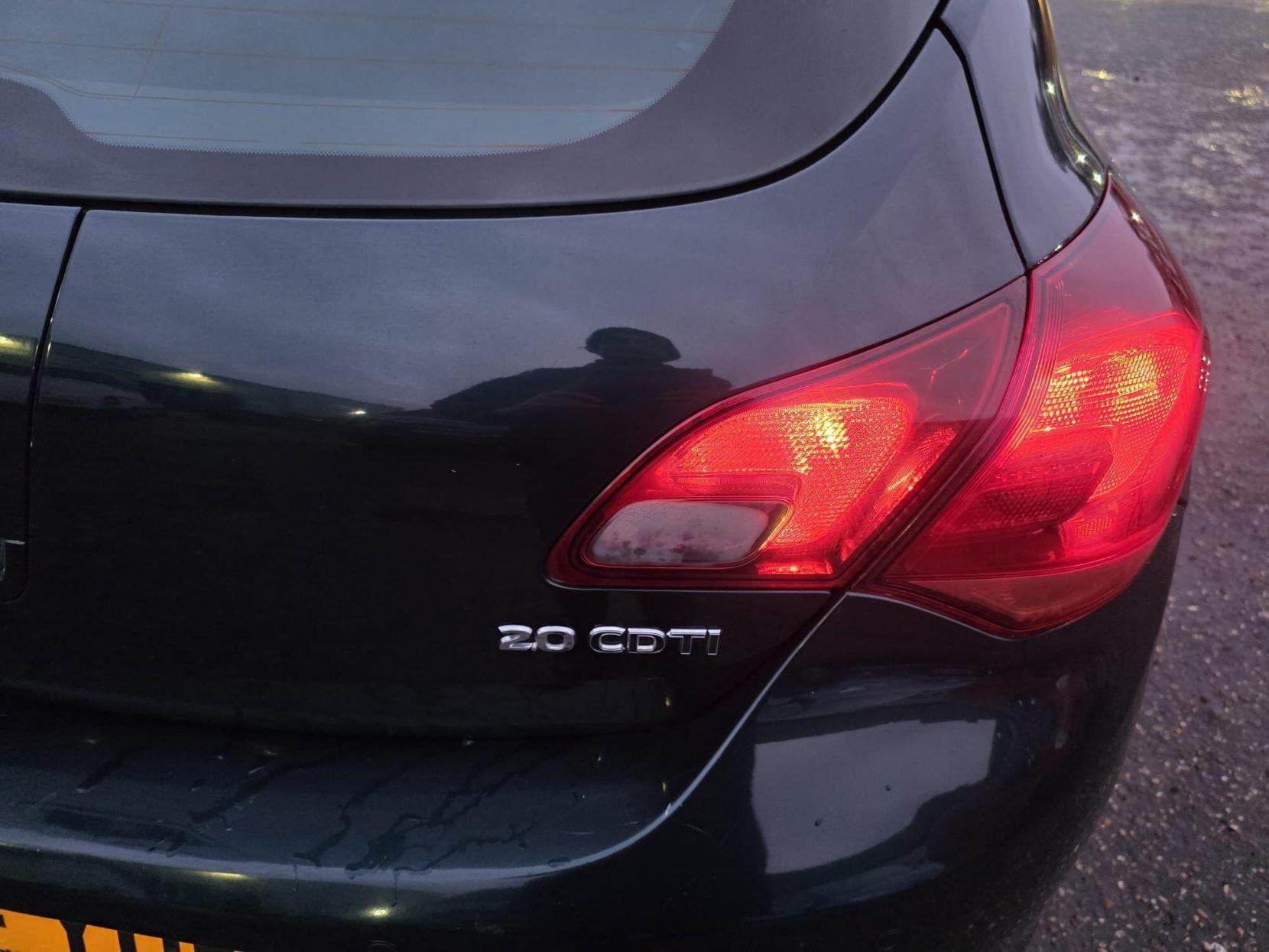 Vauxhall Astra 2.0 CDTi ecoFLEX Elite Euro 5 (s/s) 5dr