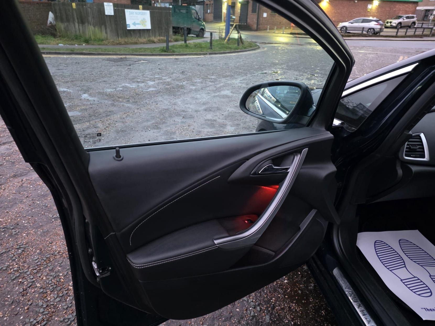 Vauxhall Astra 2.0 CDTi ecoFLEX Elite Euro 5 (s/s) 5dr