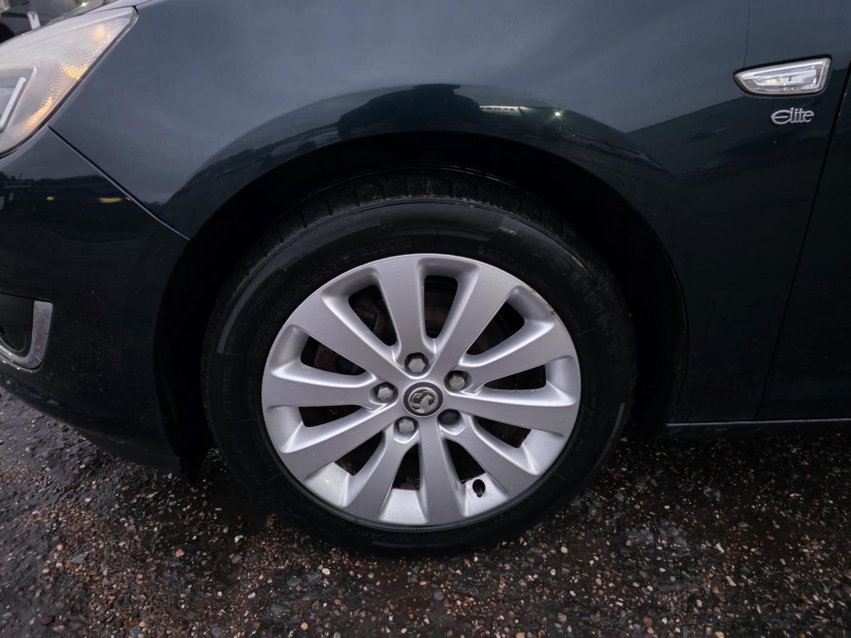 Vauxhall Astra 2.0 CDTi ecoFLEX Elite Euro 5 (s/s) 5dr