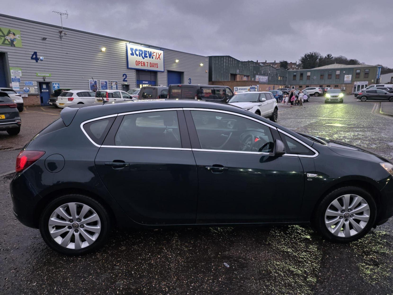 Vauxhall Astra 2.0 CDTi ecoFLEX Elite Euro 5 (s/s) 5dr