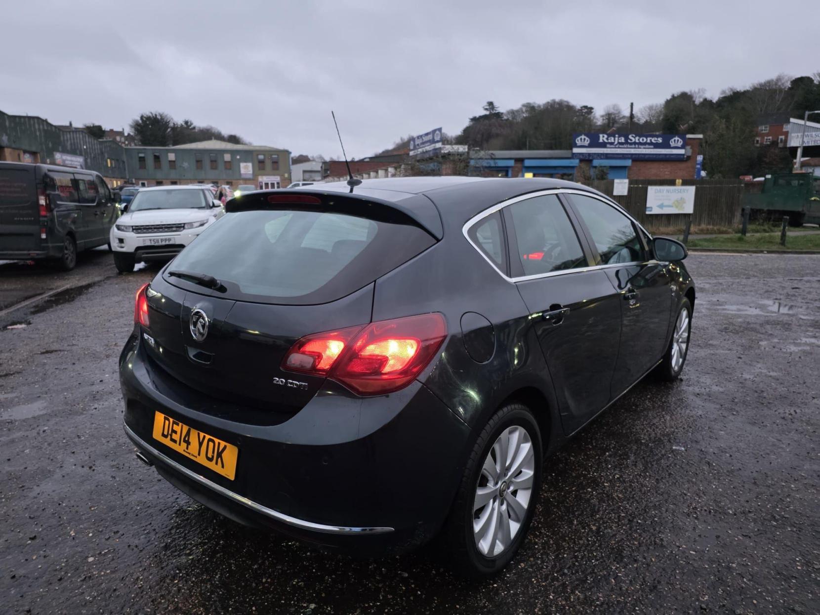 Vauxhall Astra 2.0 CDTi ecoFLEX Elite Euro 5 (s/s) 5dr