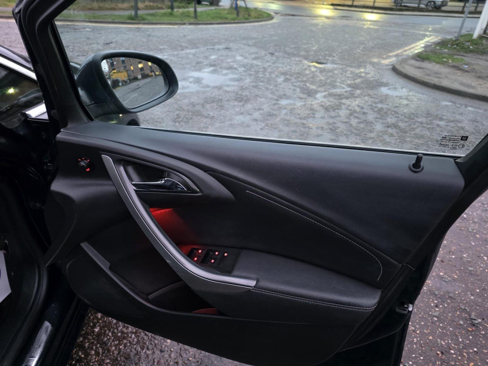 Vauxhall Astra 2.0 CDTi ecoFLEX Elite Euro 5 (s/s) 5dr