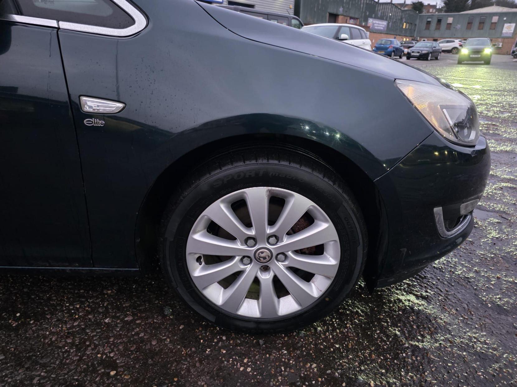 Vauxhall Astra 2.0 CDTi ecoFLEX Elite Euro 5 (s/s) 5dr