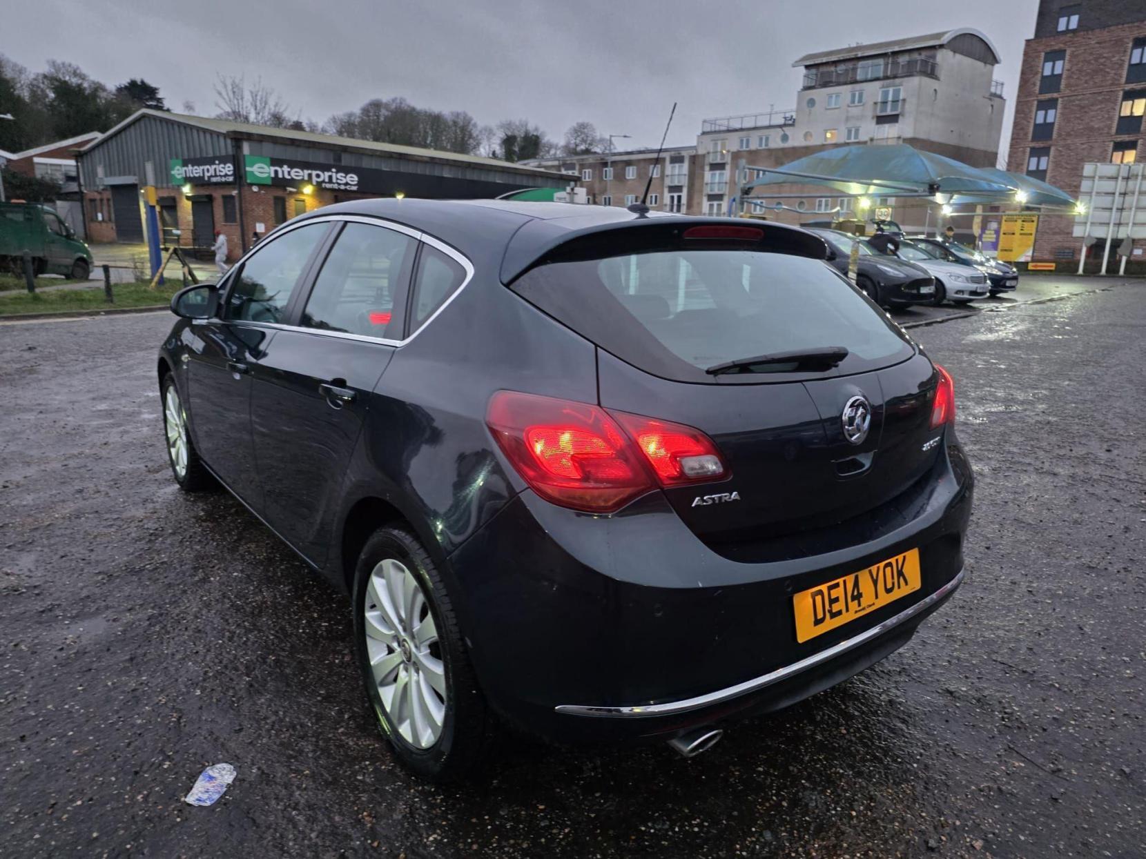 Vauxhall Astra 2.0 CDTi ecoFLEX Elite Euro 5 (s/s) 5dr